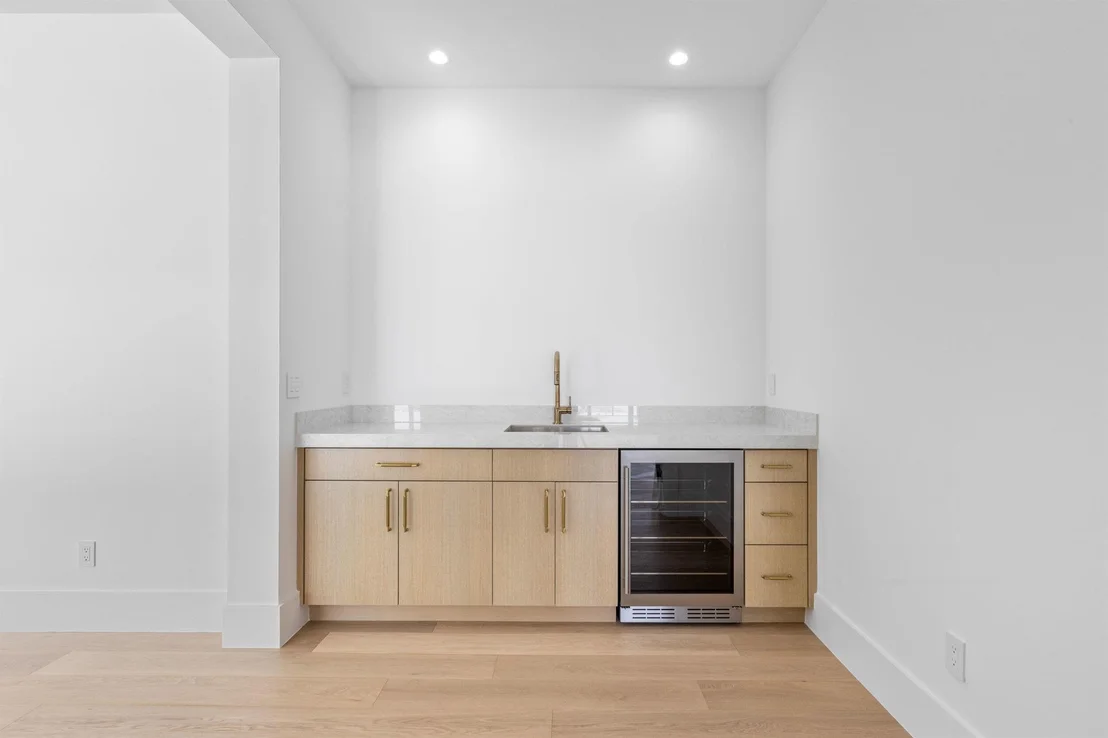Photo of 88 W Riverside Drive