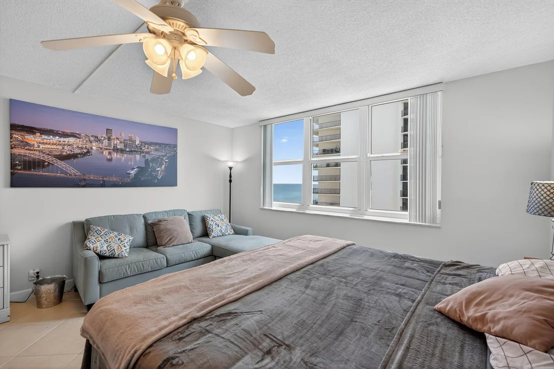 Photo of Unit 607 at 5440 N Ocean Drive