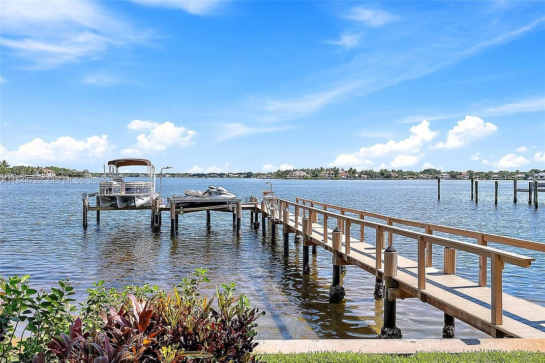 Photo of 5900 Pennock Point Road