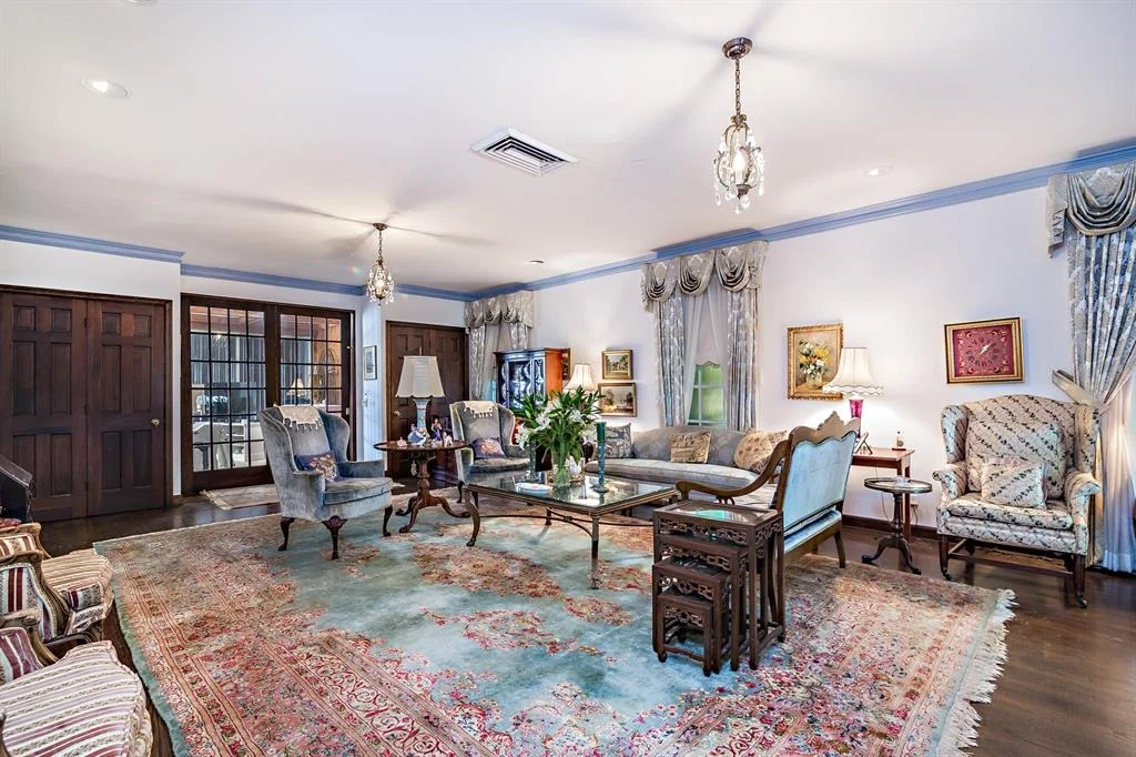 Photo of 866 Lakeside Drive