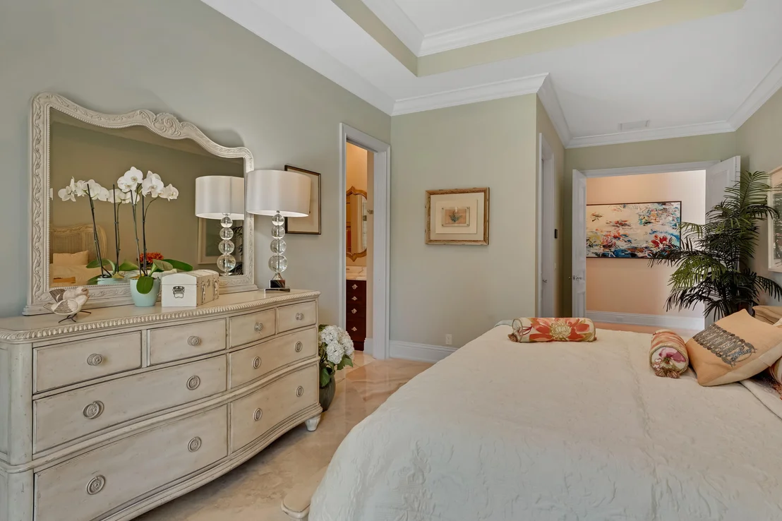 Photo of 975 Banyan Drive