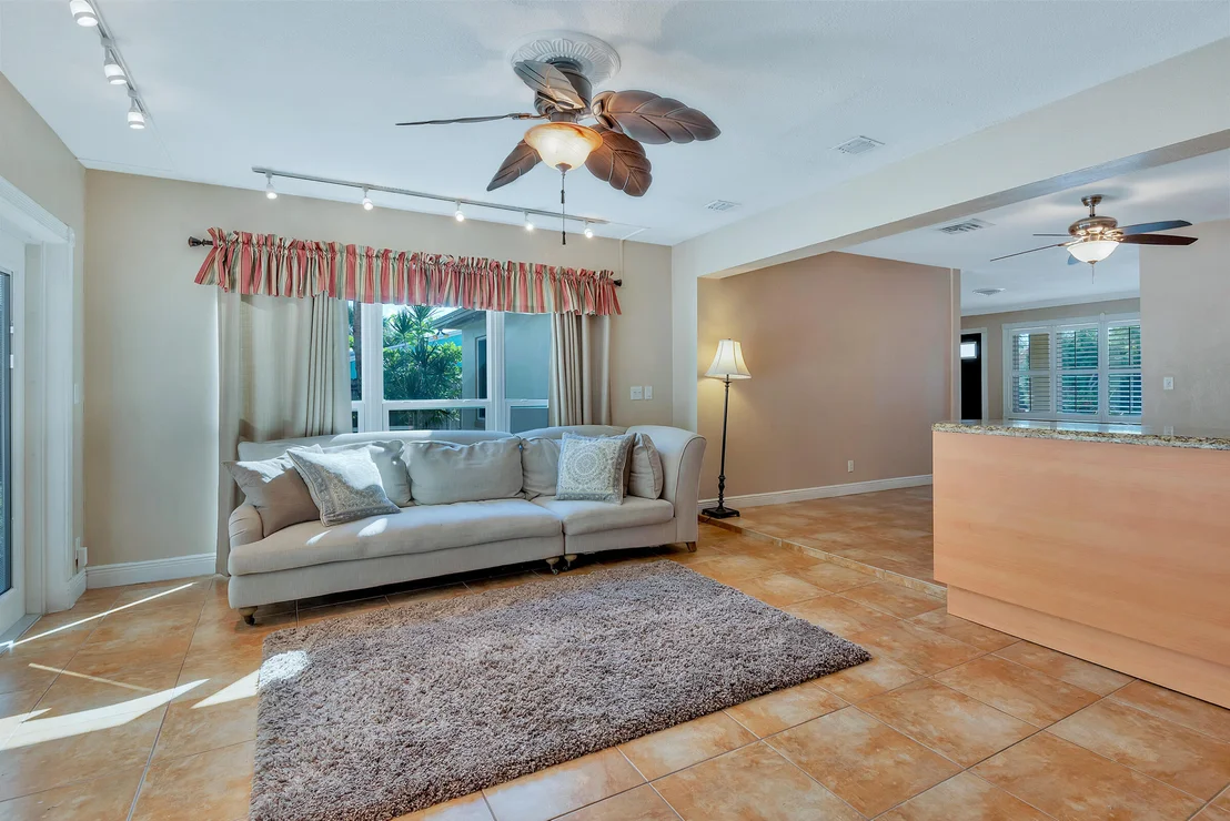 Photo of 327 Ellamar Road