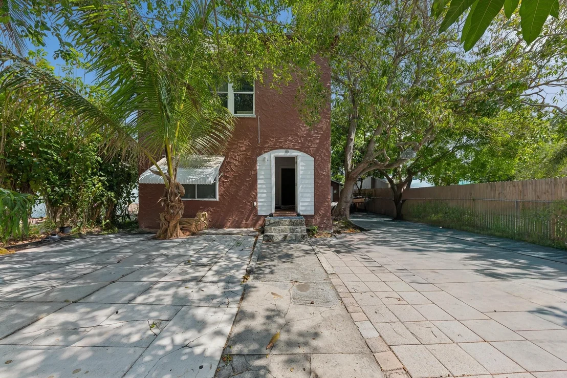 Photo of 427 El Prado