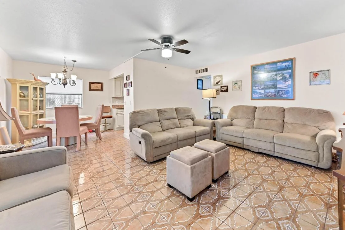 Photo of Unit M at 577 Monaco
