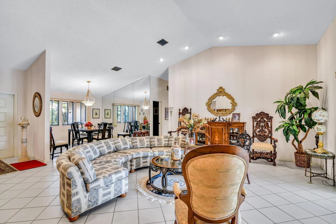 Photo of 2660 Riviera Drive