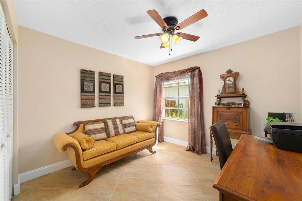 Photo of 930 Dickens Place
