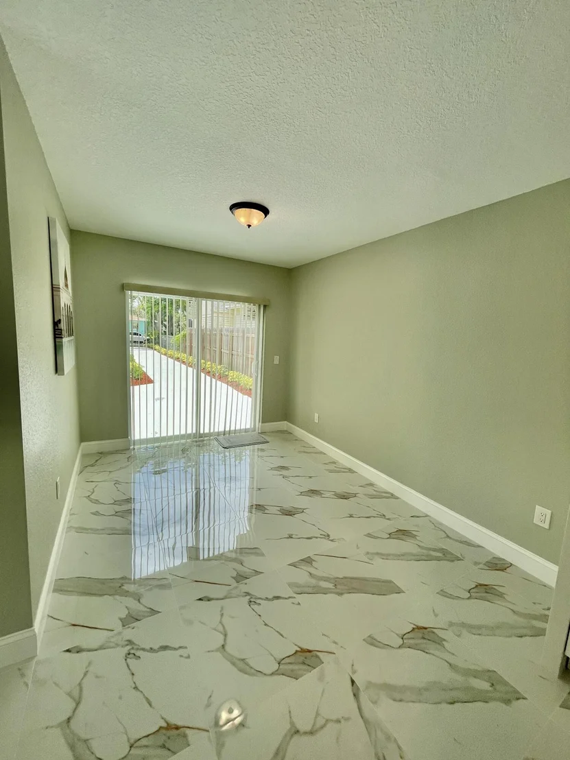 Photo of 1017 Avon Road