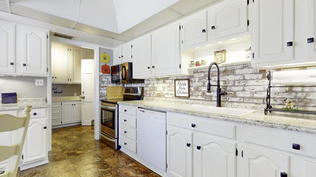 Photo of 1332 N Oak Ridge Drive