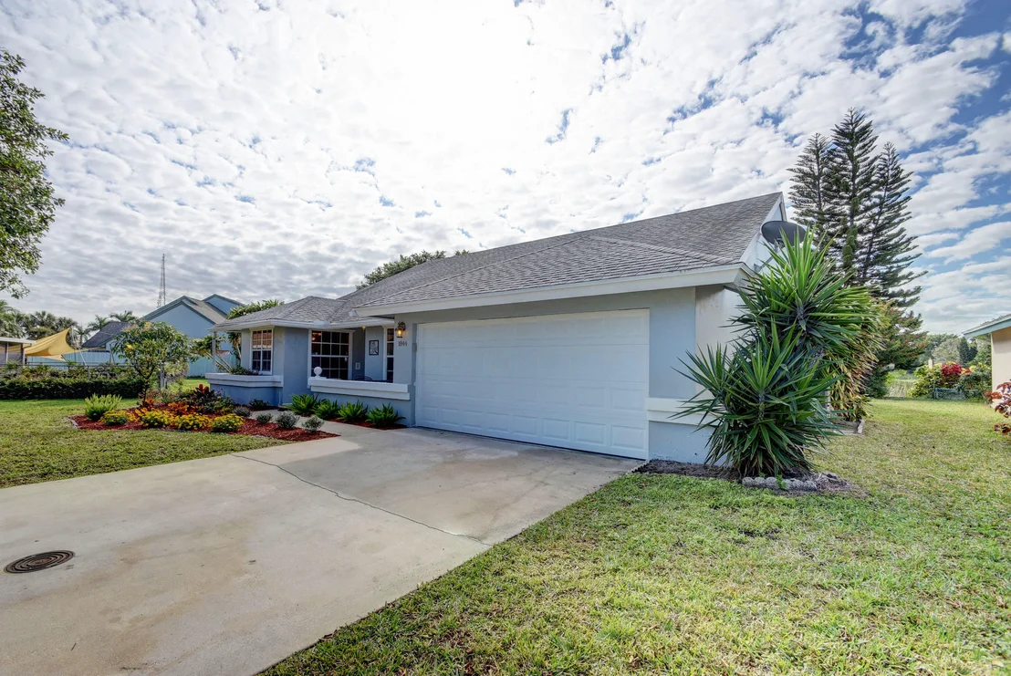 Photo of 1844 Edgewater Drive