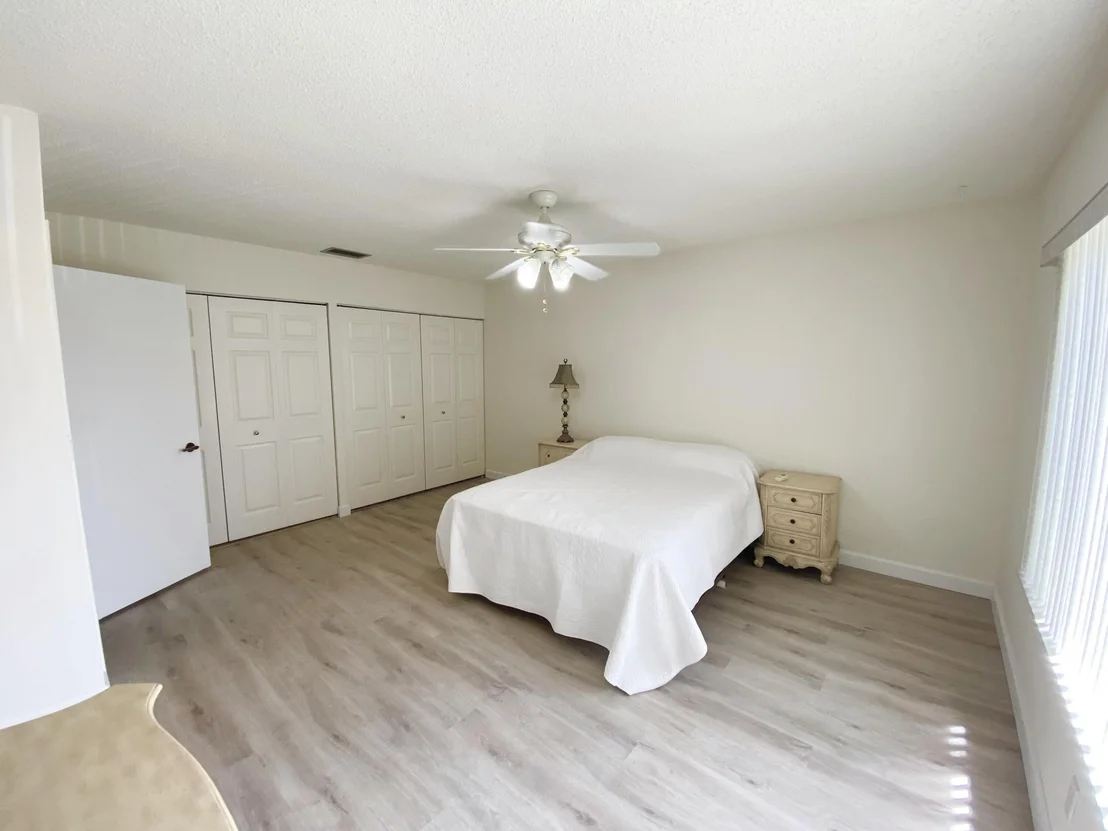 Photo of 5304 Mirror Lakes Boulevard