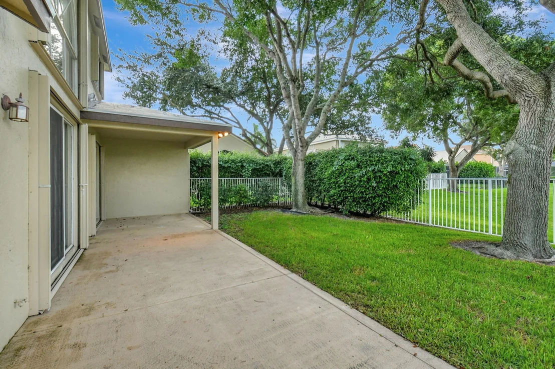 Photo of 7613 Charing Cross Lane