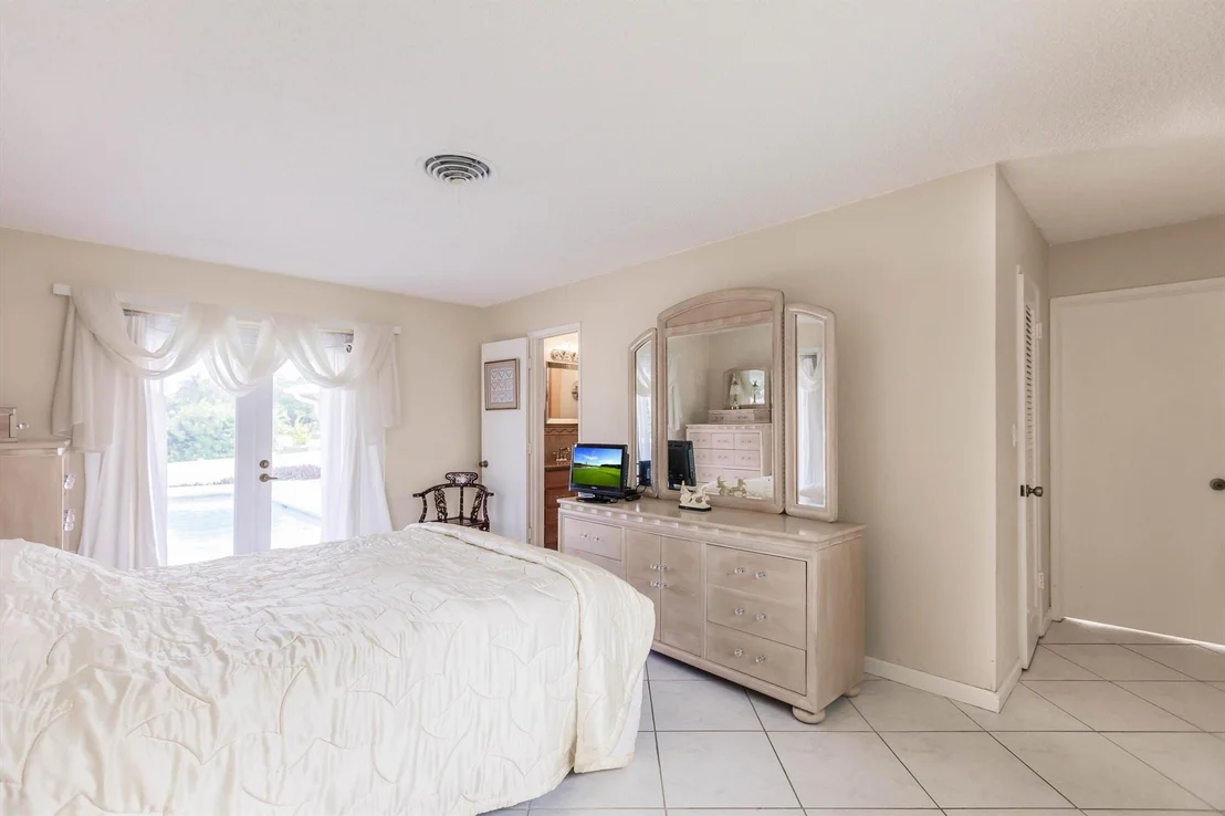 Photo of 2425 SE 12th Street