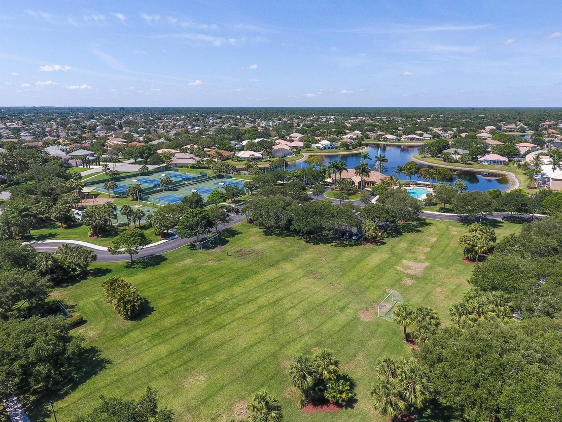 Photo of 1133 Egret Circle S