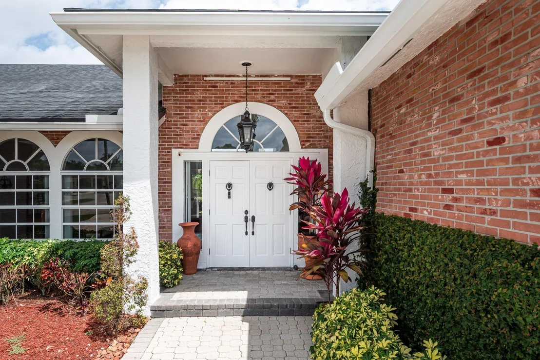 Photo of 16633 Golfview Drive