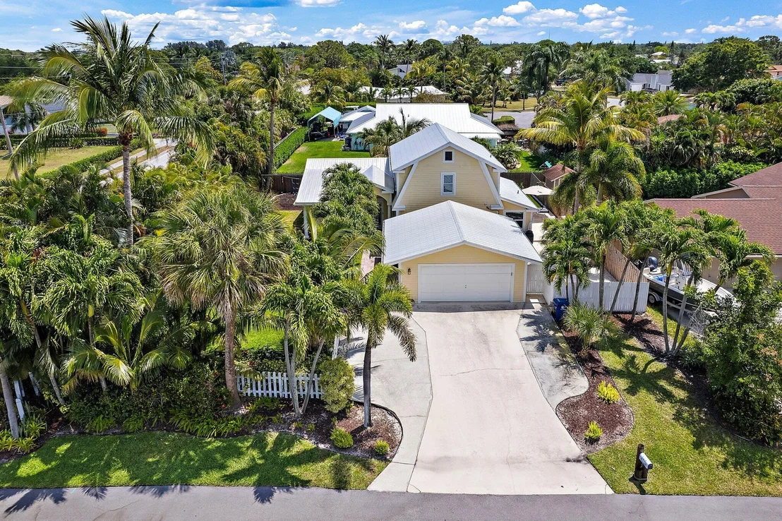 Photo of 715 Warren Drive