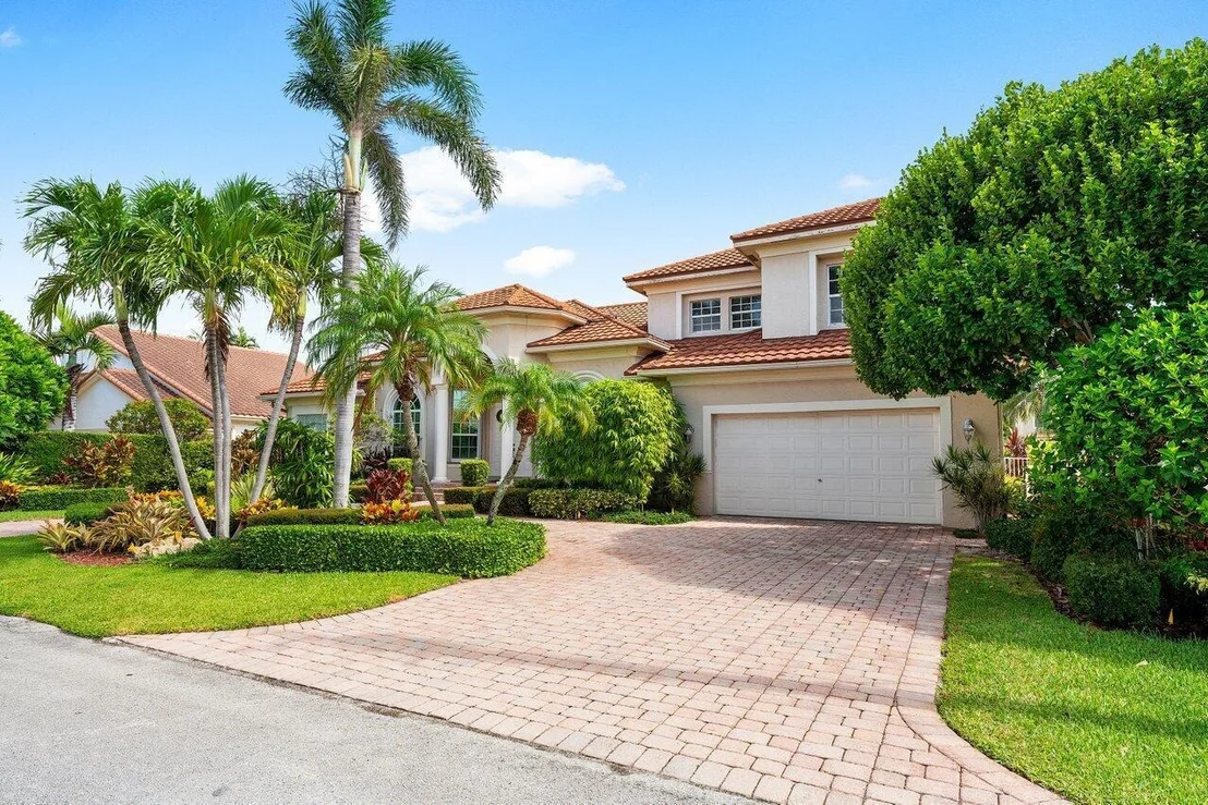 Photo of 923 Hyacinth Drive