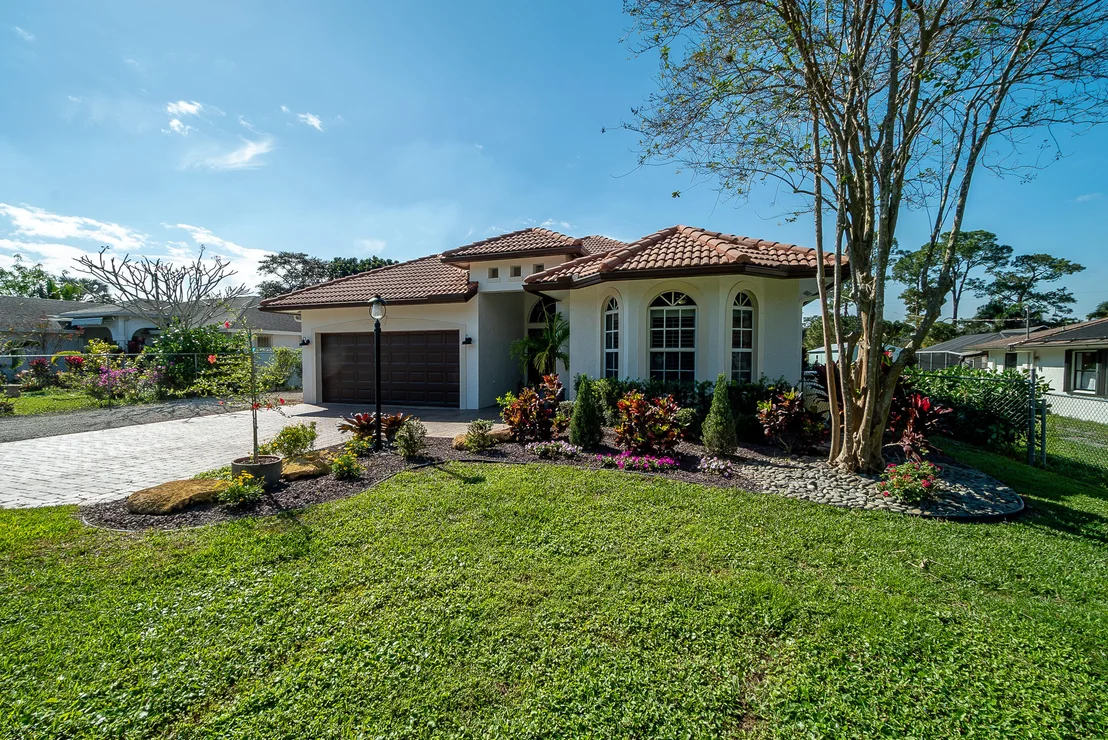 Photo of 5587 1st Road