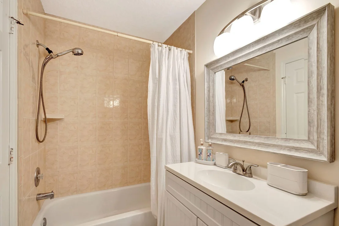 Photo of Unit D at 101 Half Moon Circle