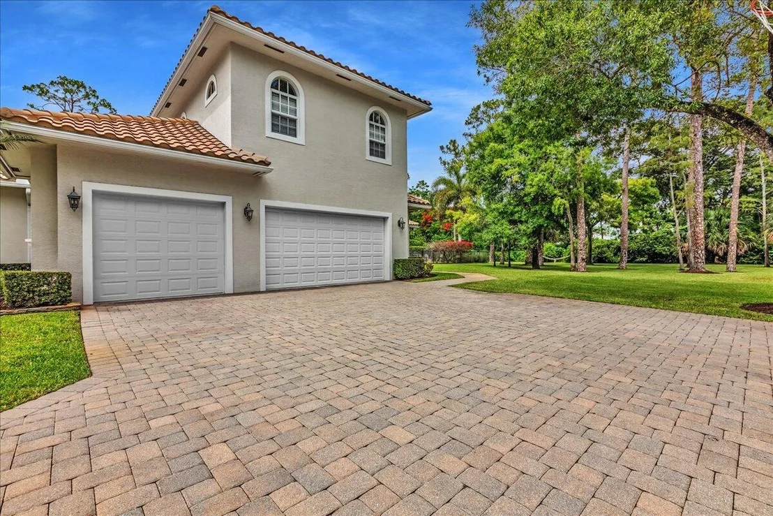 Photo of 378 Squire Drive