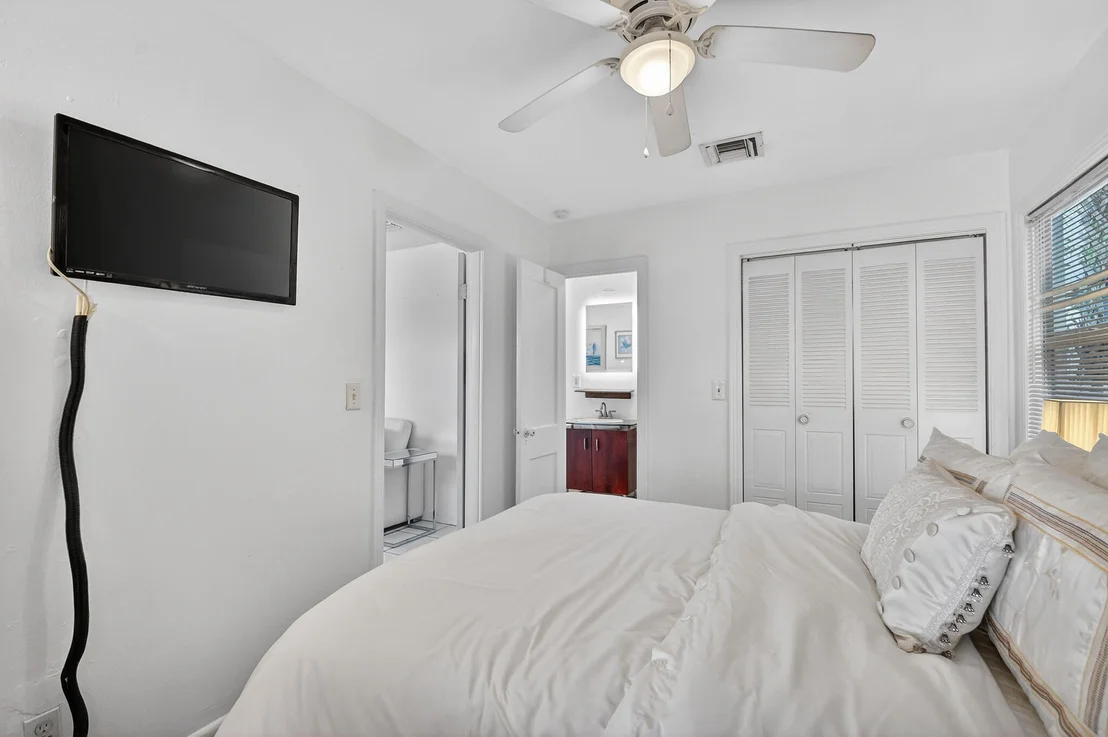 Photo of 328 Monroe Drive
