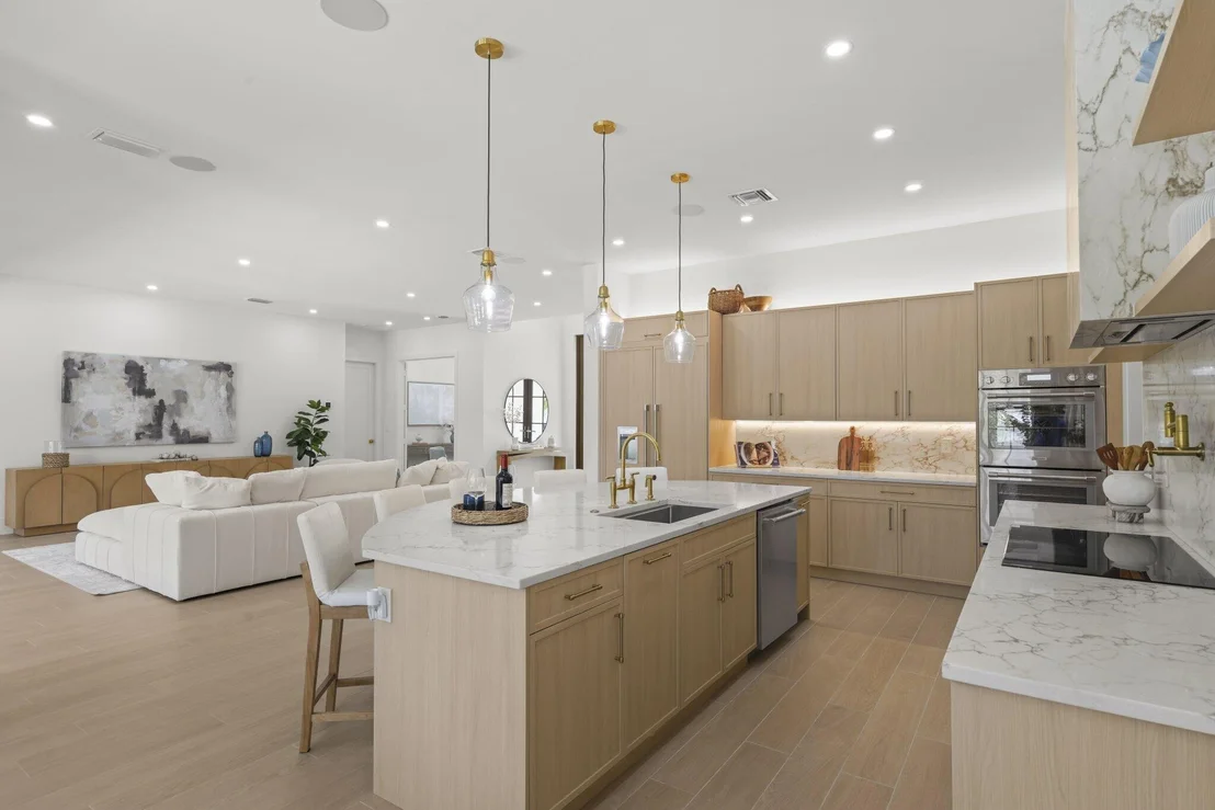 Photo of 2384 WINDSOR Road