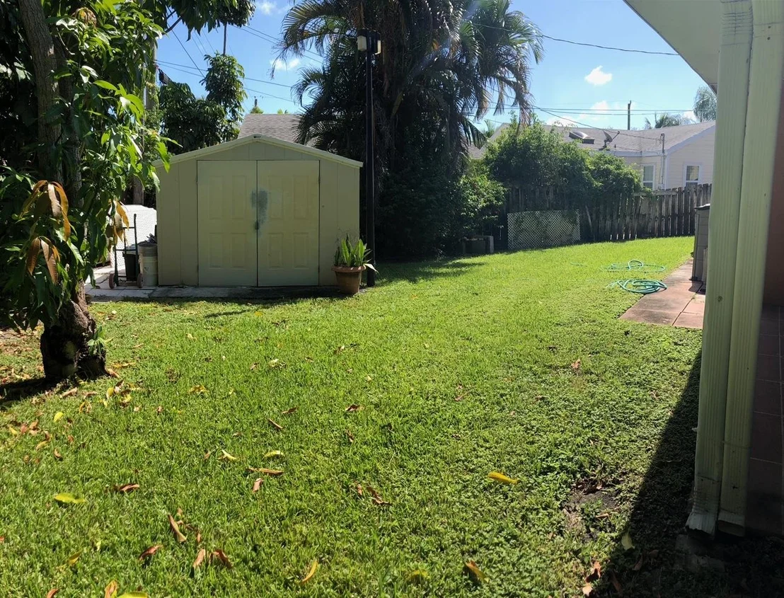 Photo of 819 Colonial Road