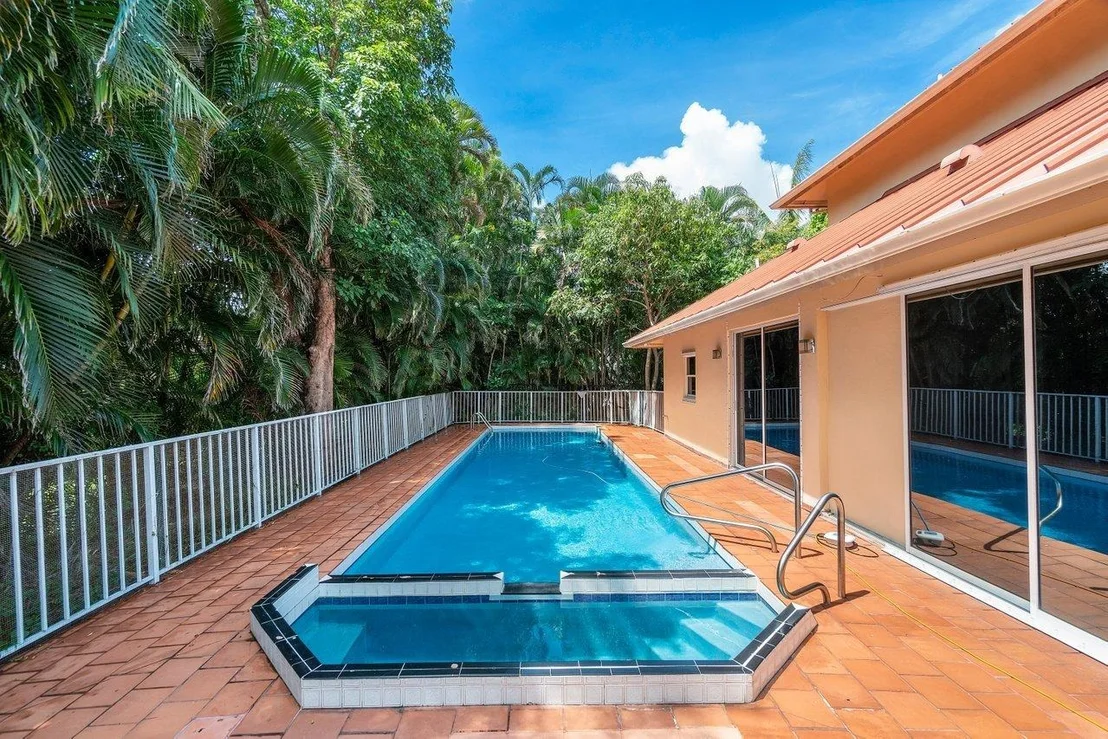 Photo of 648 Riviera Drive