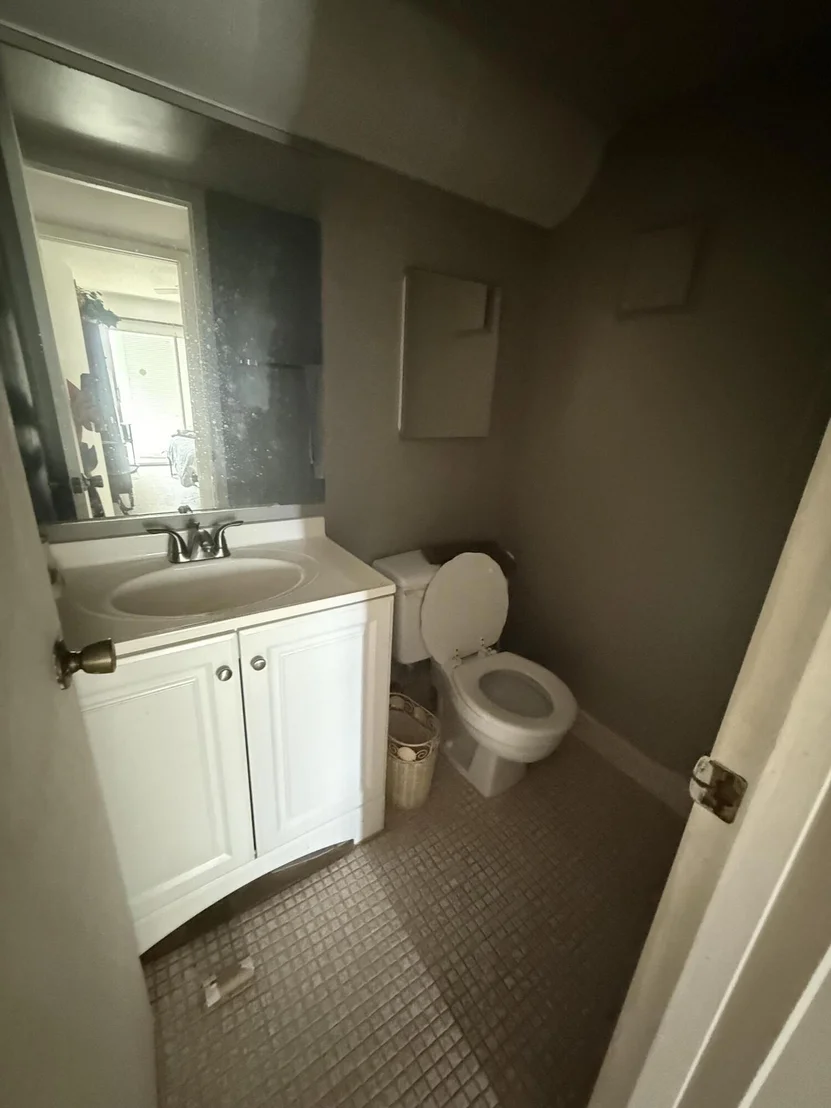 Photo of 1008 EXETER A