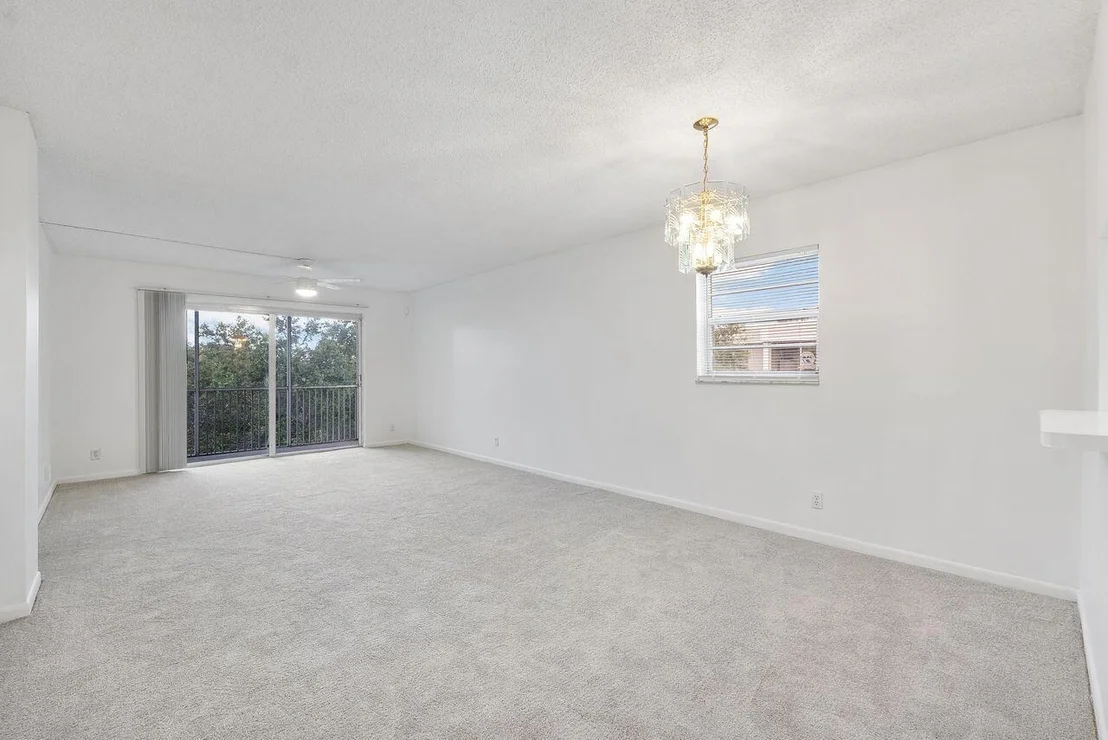 Photo of Unit 508 at 1075 RIVERSIDE Drive