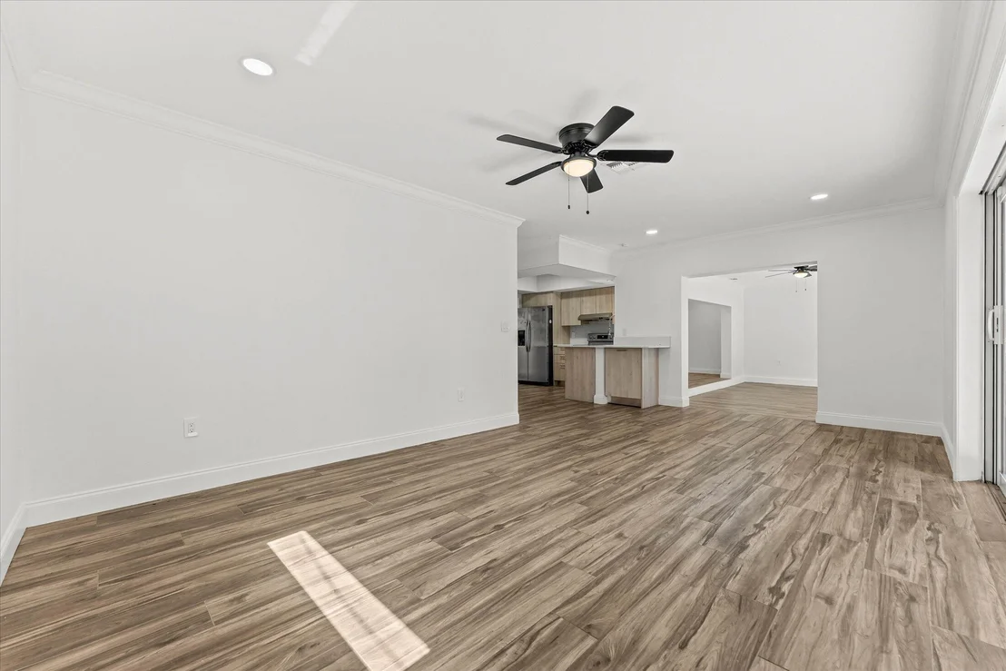 Photo of 884 NW 6th Drive