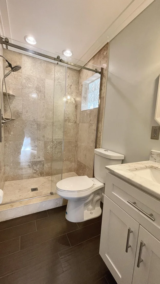 Photo of 103 E Riverside Drive