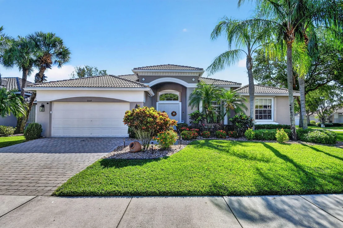 Photo of 6664 Murano Way