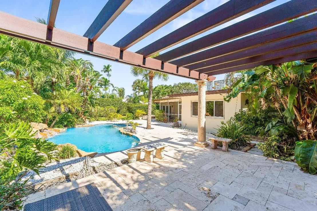 Photo of 2301 Banyan Road