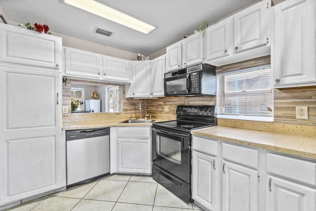 Photo of 4656 Lakeside Circle