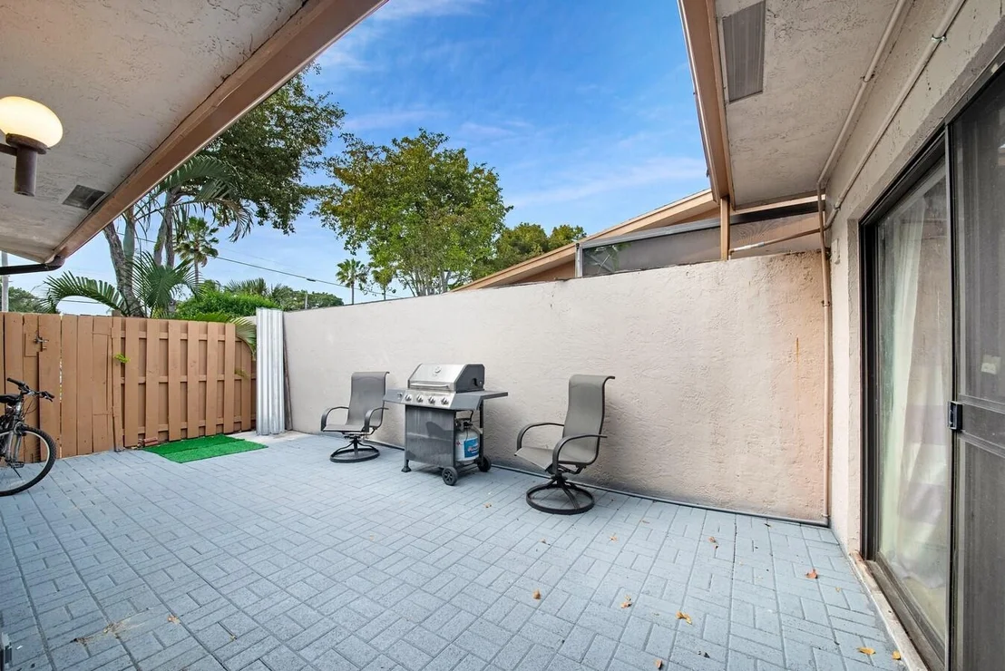 Photo of 2075 SW 24th Circle