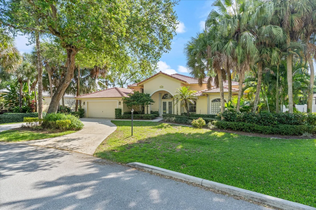 Photo of 2805 Hampton Circle E