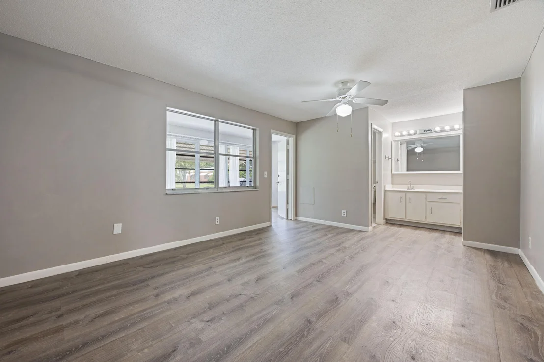 Photo of Unit C at 355 MAIN Boulevard
