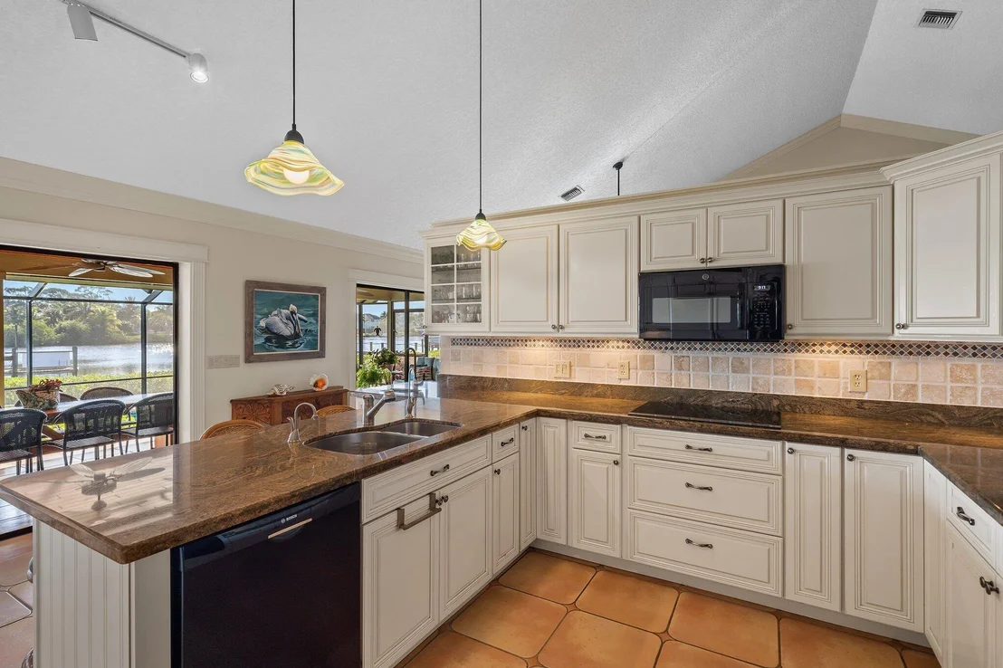Photo of 41 SE Saddleback Road