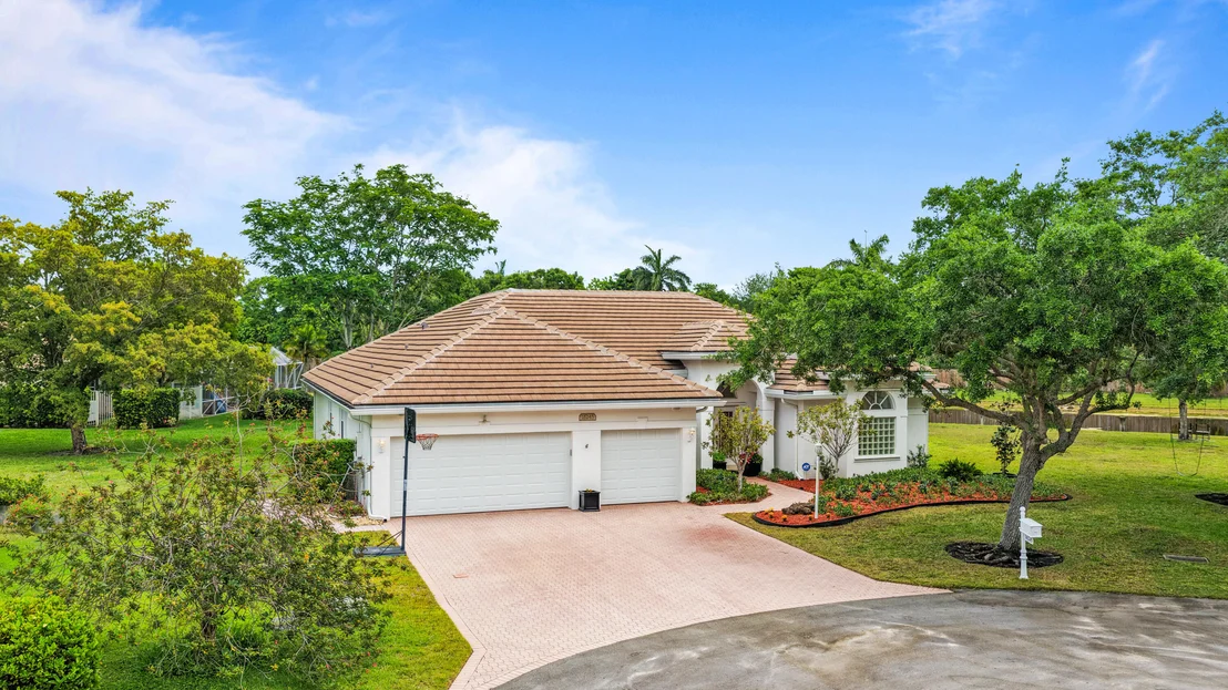 Photo of 16245 Seneca Circle