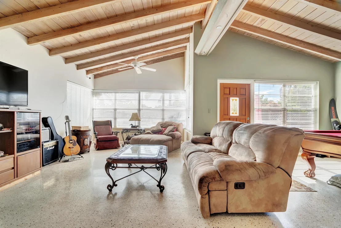 Photo of 6630 Pine Tree Circle