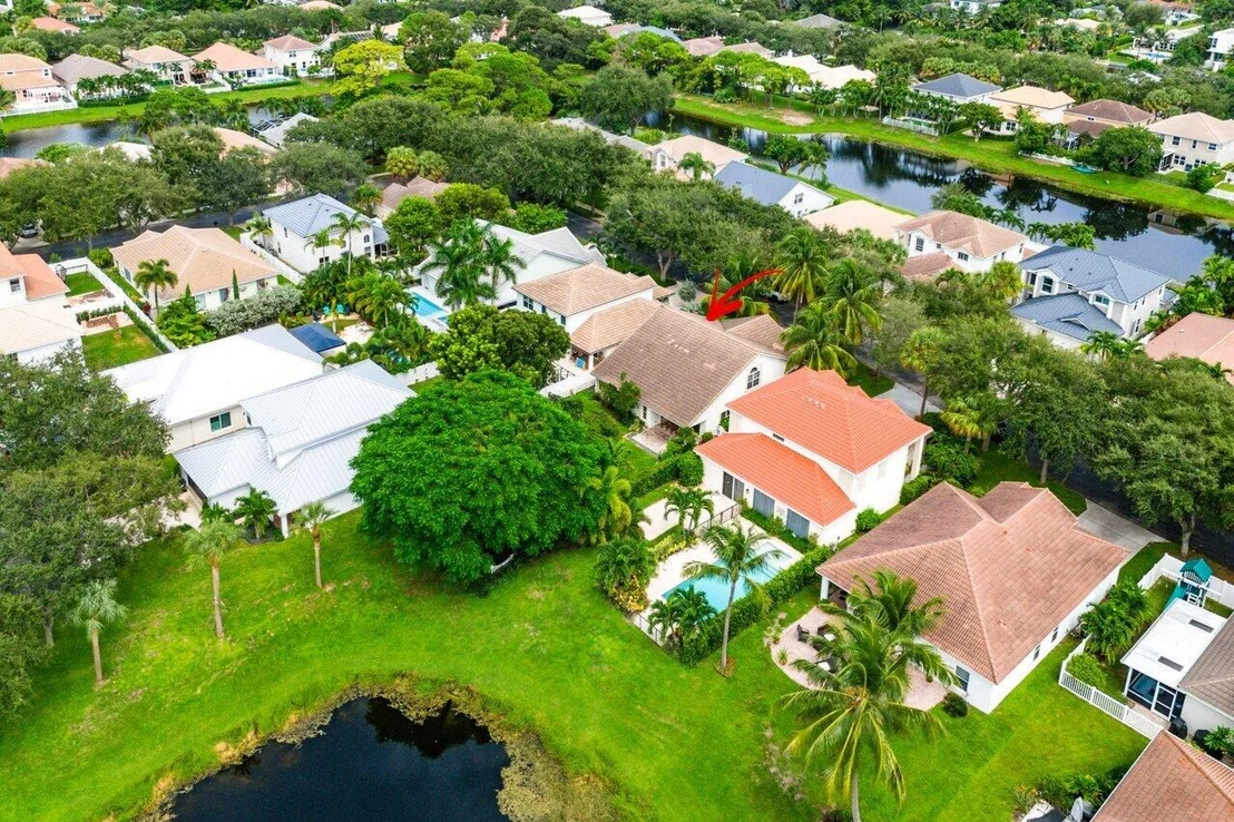 Photo of 542 Canoe Point