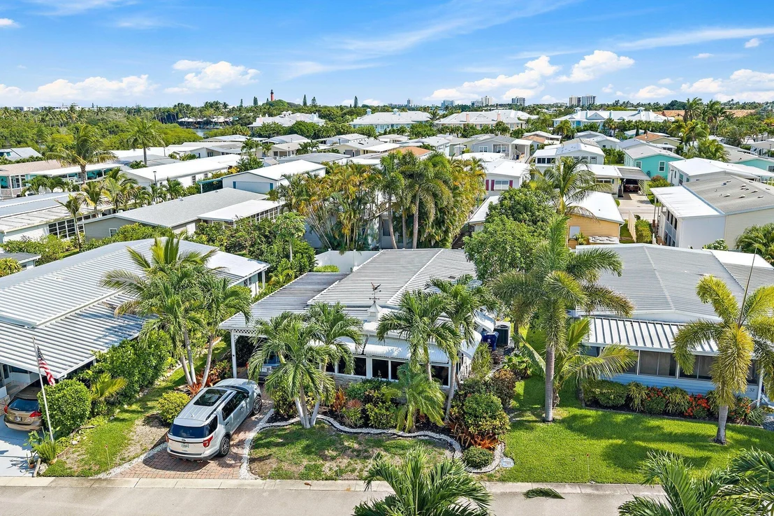 Photo of Unit 33 at 400 N HIGHWAY A1A