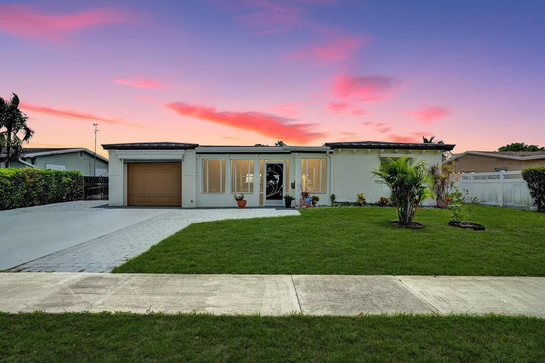 Photo of 802 NW 69th Terrace