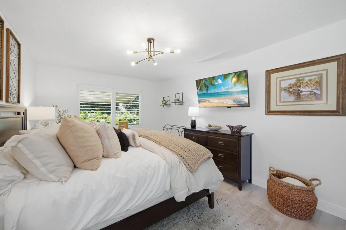 Photo of Unit D at 957 Circle Drive
