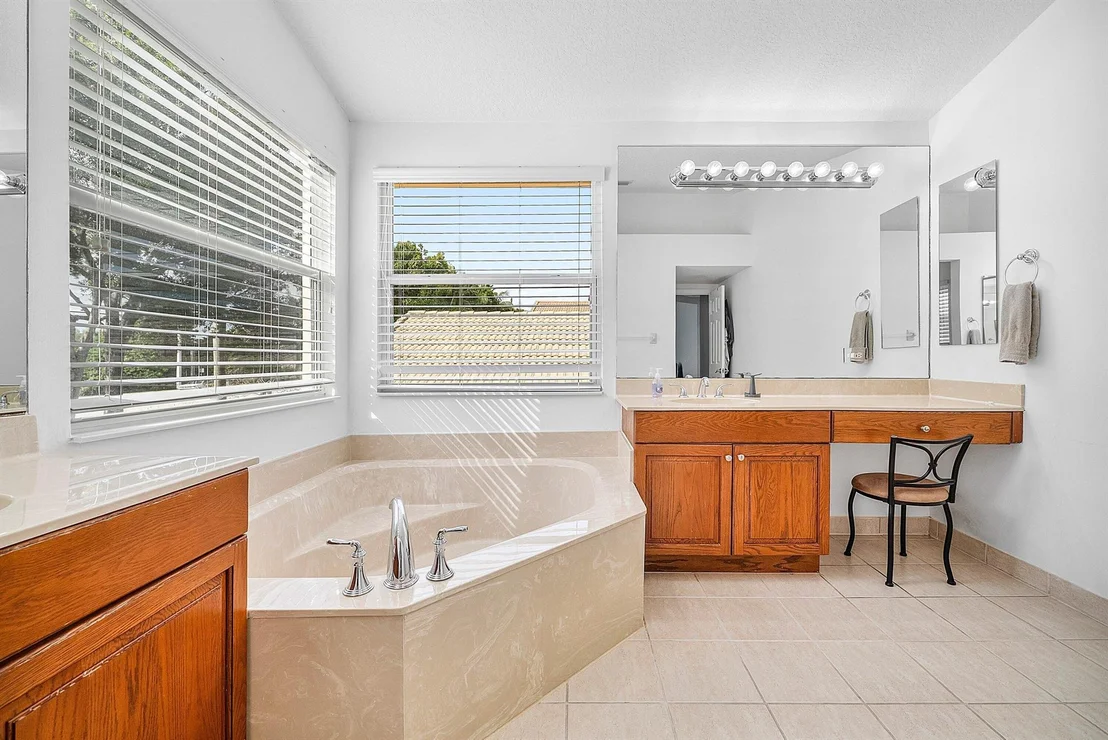 Photo of 1624 W Classical Boulevard
