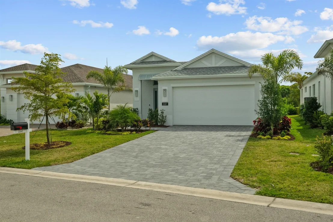 Photo of 2187 Falls Manor