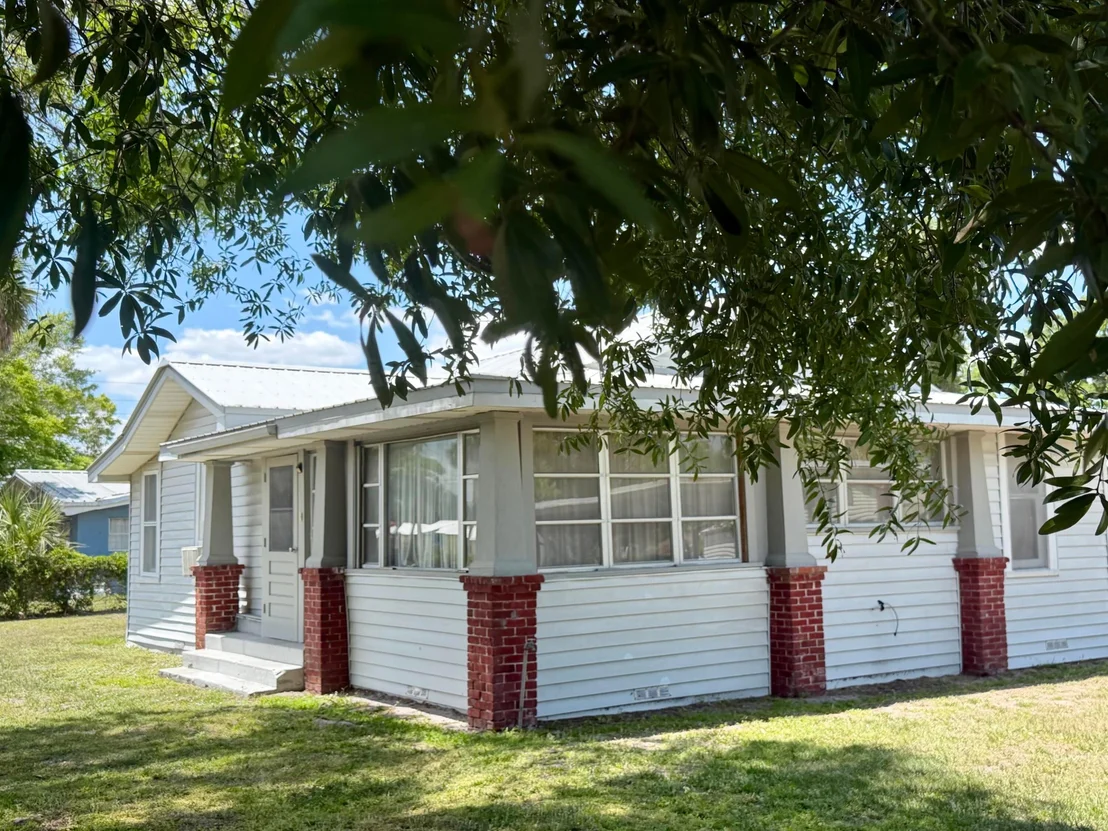 Photo of 207 SE 4th Street