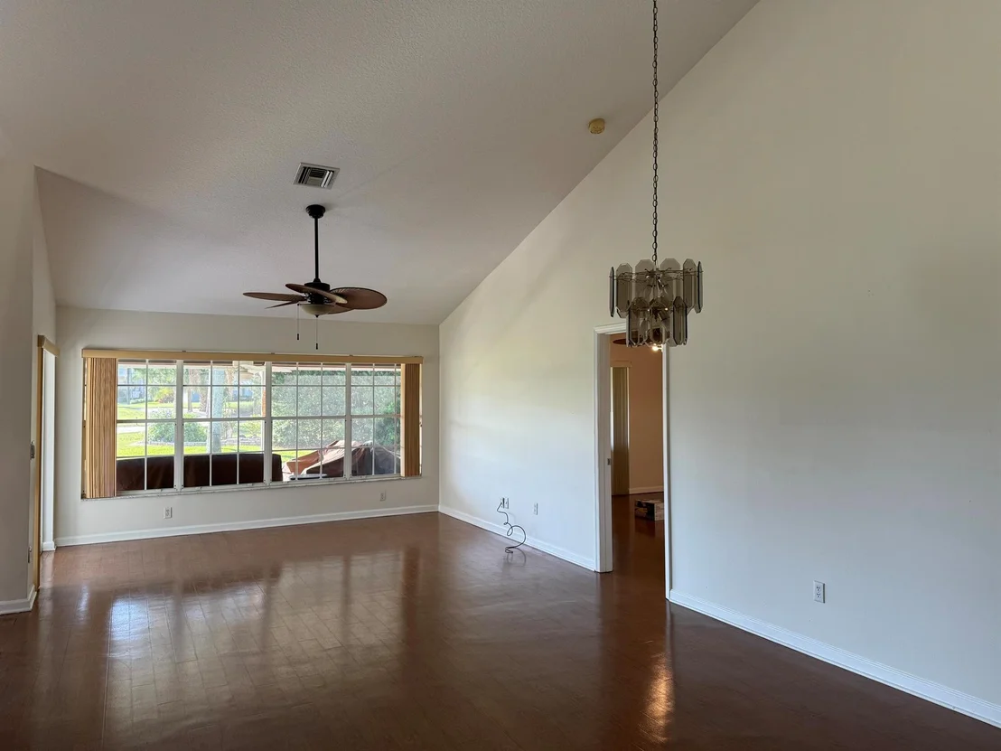 Photo of 295 Moccasin Trail W