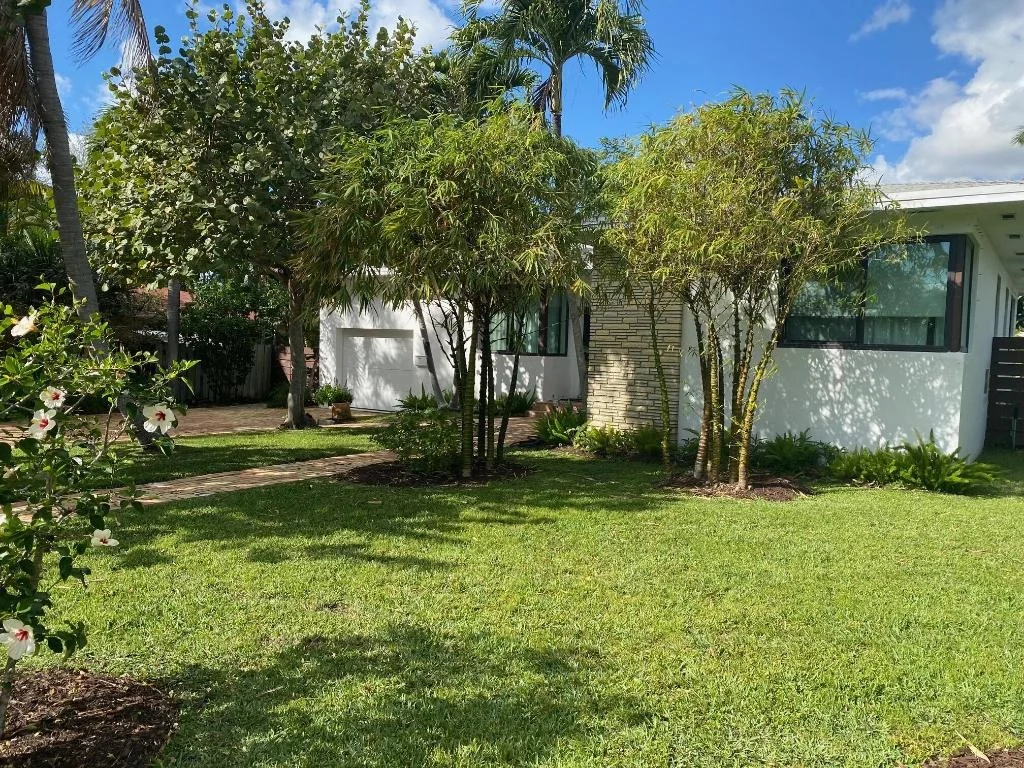 Photo of 215 N Seacrest Circle