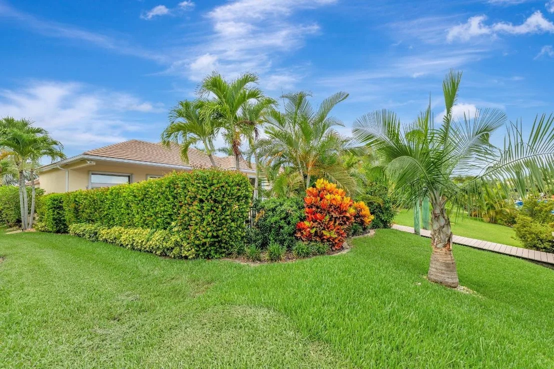 Photo of 699 SW River Bend Circle